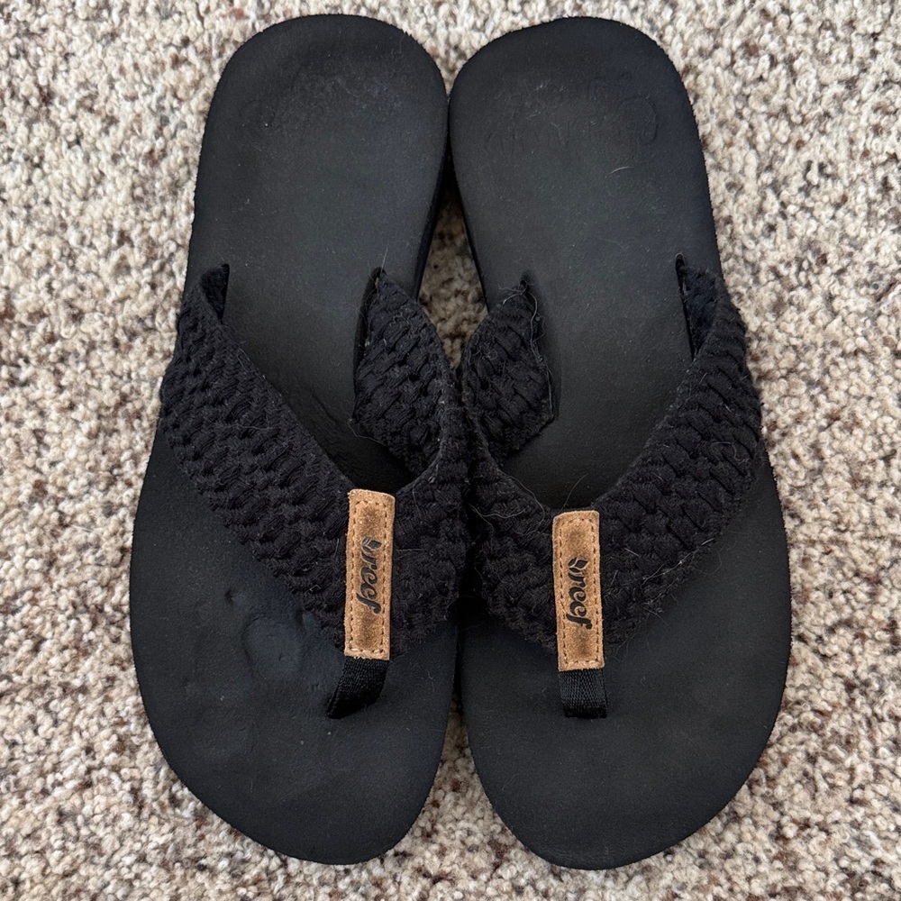 REEF black cushion sole flip flops